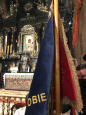 Sztandart wspólnoty Miłosierdzia Bożego na pielgrzymce Kibiców