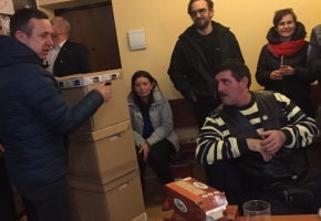 Każdemu po paczce Każdemu po paczce